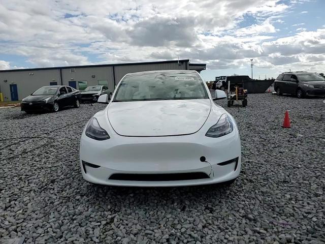 2024 Tesla Model Y VIN: 7SAYGAEE0RF206185 Lot: 90301435