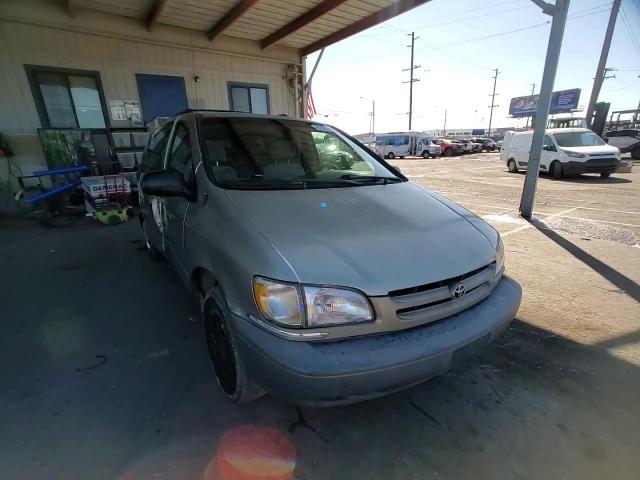 2000 Toyota Sienna Le VIN: 4T3ZF13C2YU180932 Lot: 82527485