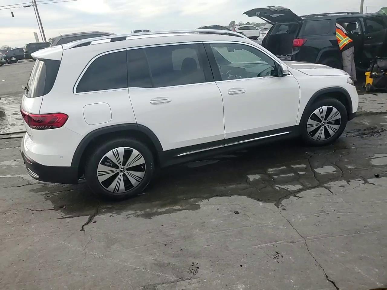 Фото: W1N9M0KB8PN067042