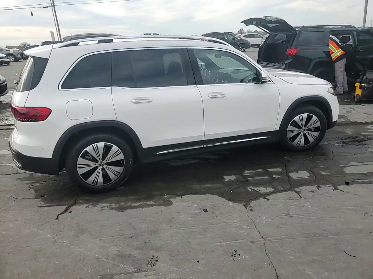 Фото: W1N9M0KB8PN067042