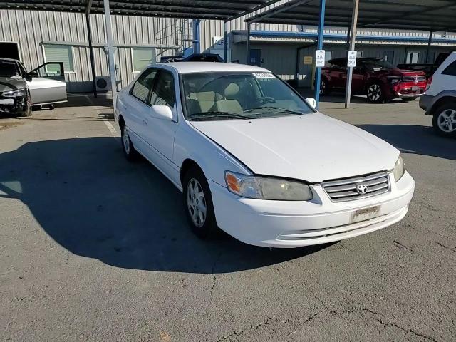 2000 Toyota Camry Ce VIN: JT2BG22K8Y0418325 Lot: 82253695
