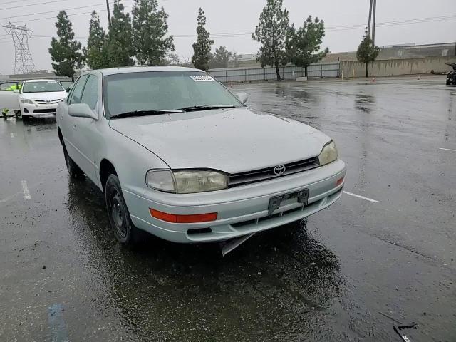 1994 Toyota Camry Le VIN: 4T1SK12E2RU384575 Lot: 86285195