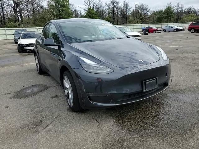 2024 Tesla Model Y VIN: 7SAYGDEE2RA284045 Lot: 82198585