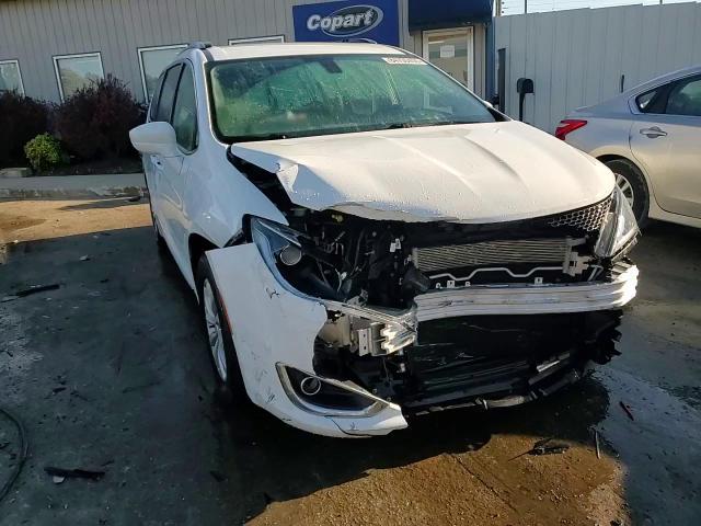 2019 Chrysler Pacifica Touring L VIN: 2C4RC1BG6KR730602 Lot: 84790455