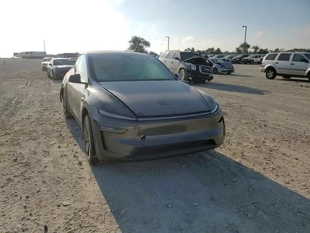 2026 Tesla Model Y VIN: 7SAYGDED0TA431512 Lot: 85927255