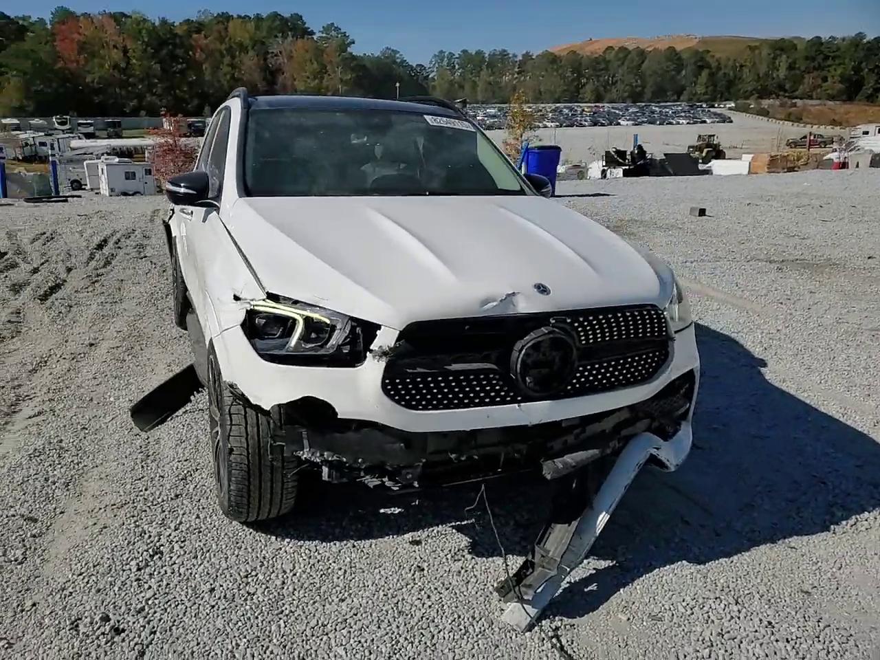 Фото: 4JGFB4JB6NA611689