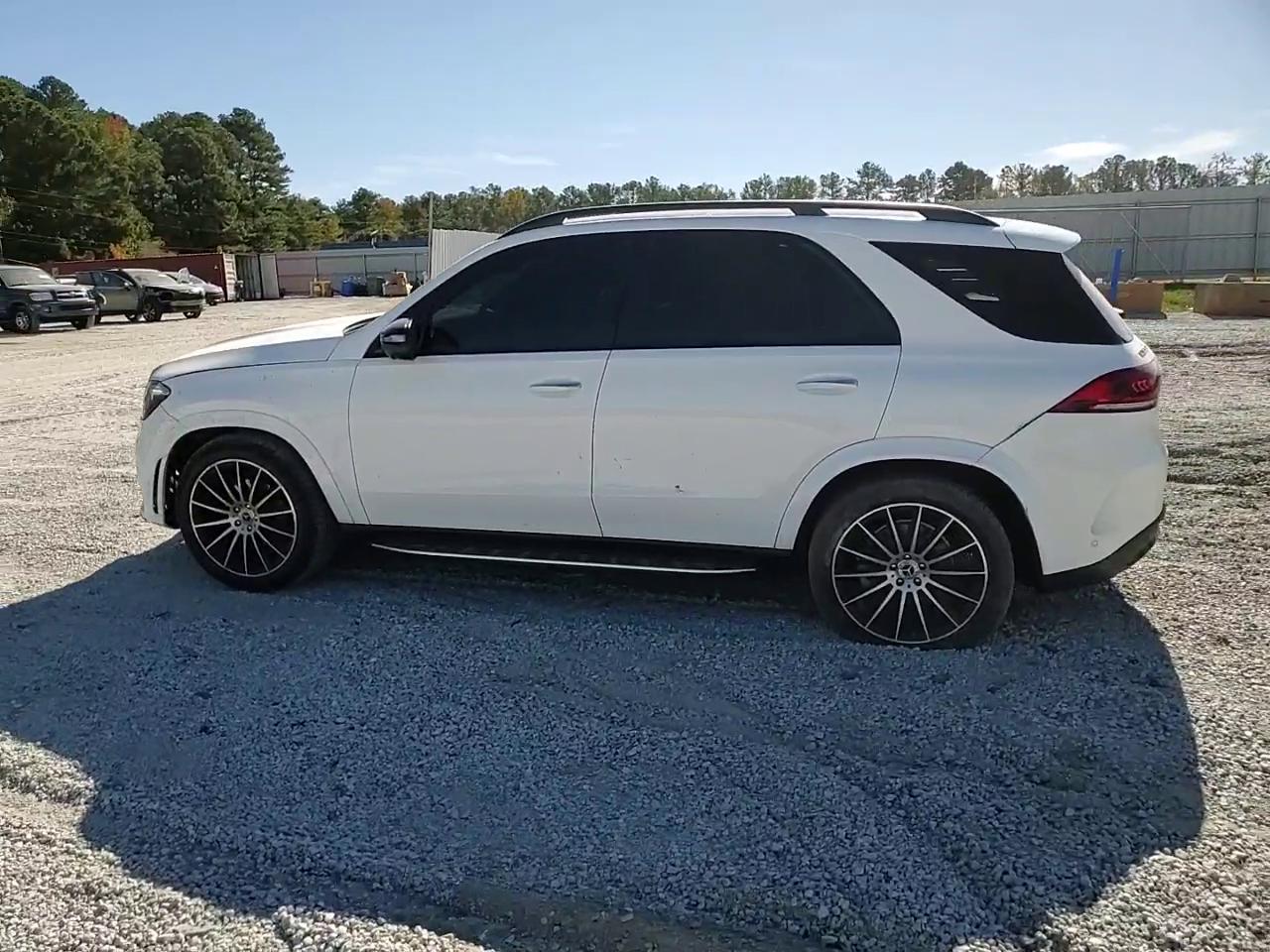 Фото: 4JGFB4JB6NA611689