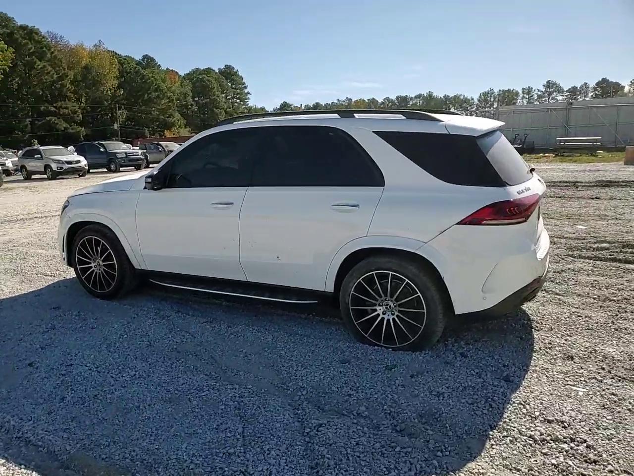 Фото: 4JGFB4JB6NA611689