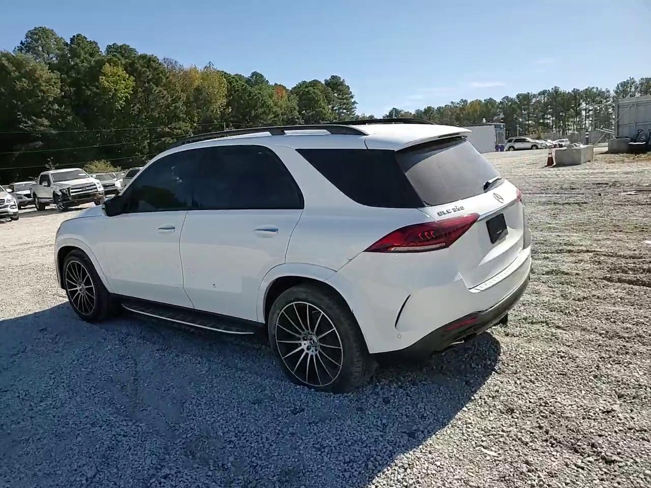 Фото: 4JGFB4JB6NA611689