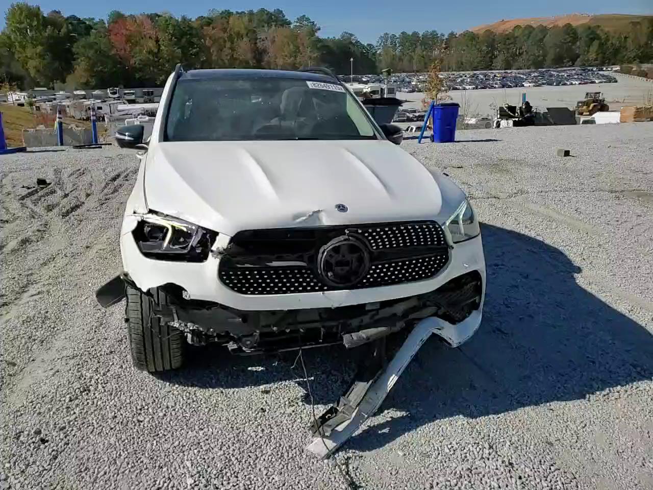 Фото: 4JGFB4JB6NA611689