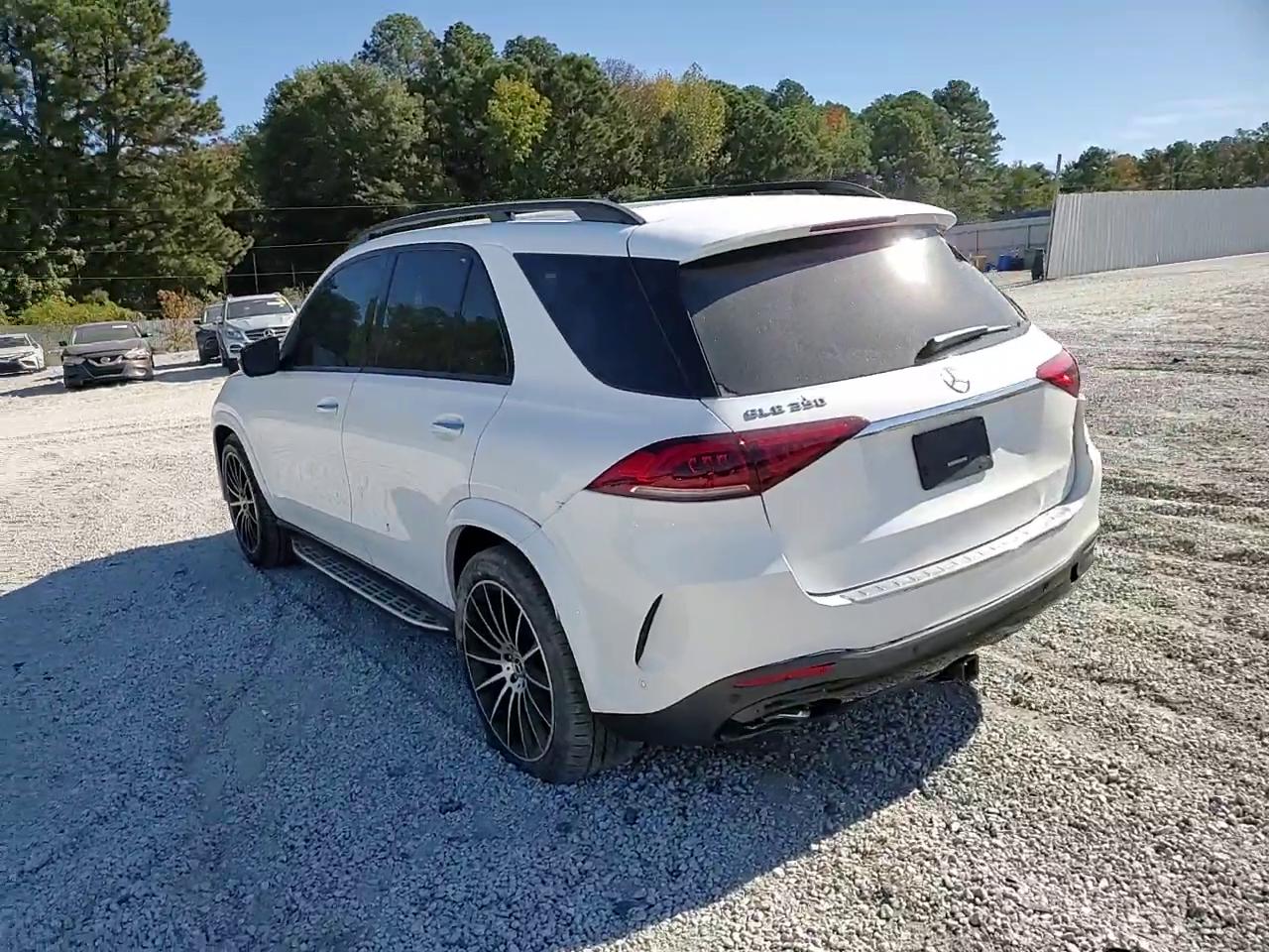 Фото: 4JGFB4JB6NA611689