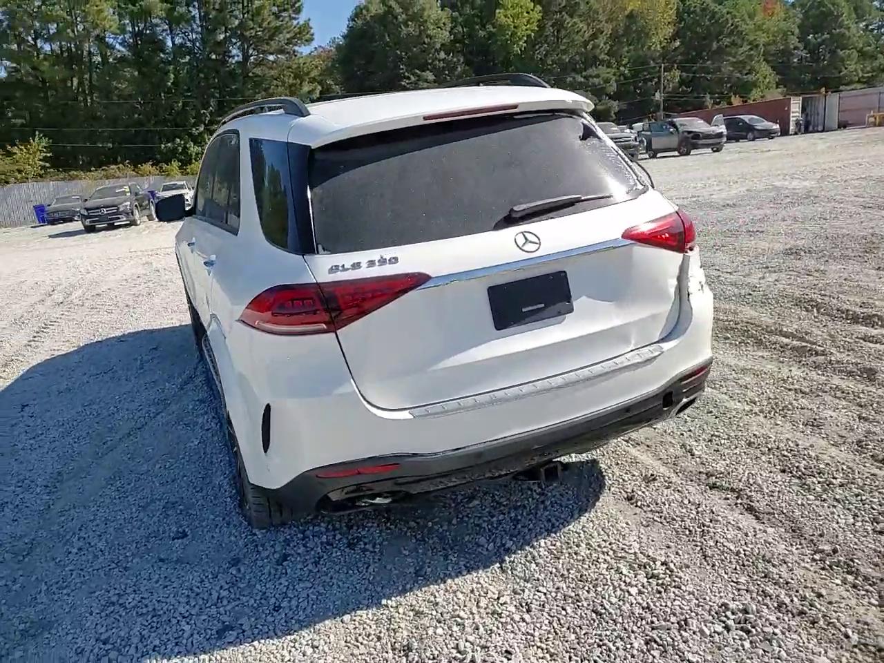 Фото: 4JGFB4JB6NA611689