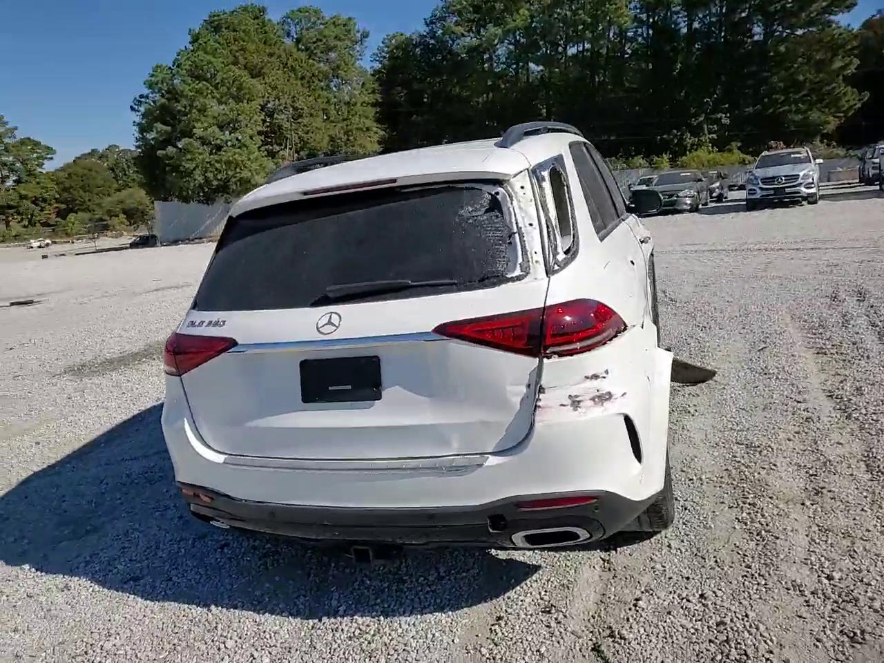 Фото: 4JGFB4JB6NA611689