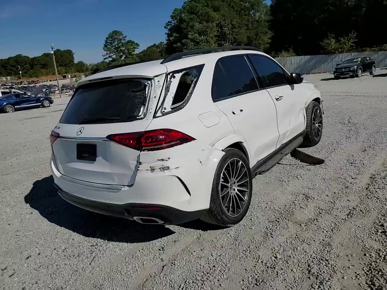 Фото: 4JGFB4JB6NA611689