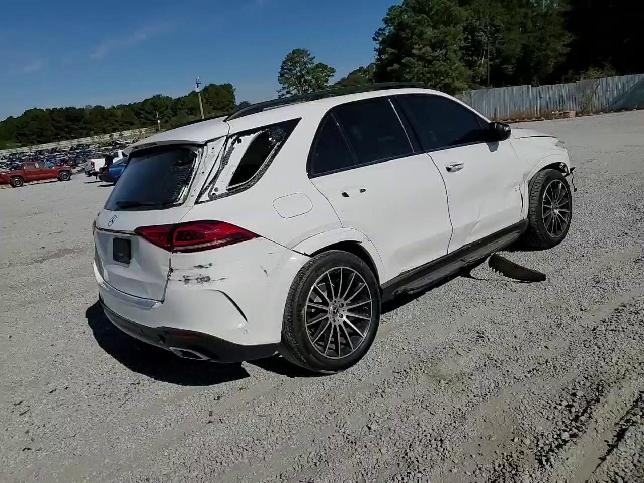 Фото: 4JGFB4JB6NA611689