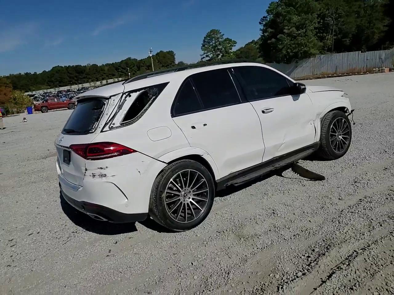 Фото: 4JGFB4JB6NA611689