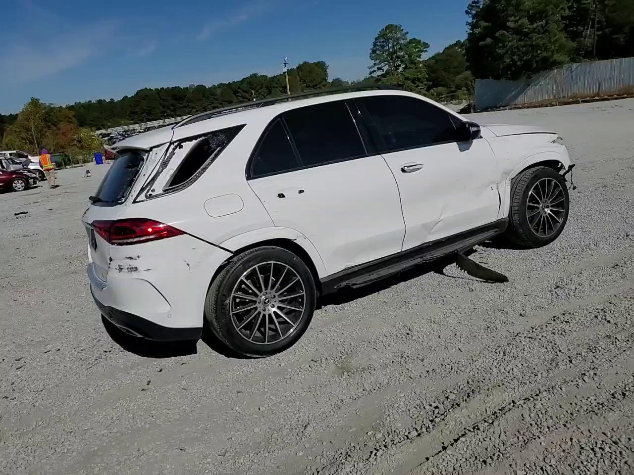 Фото: 4JGFB4JB6NA611689