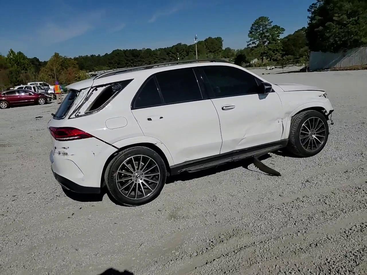 Фото: 4JGFB4JB6NA611689