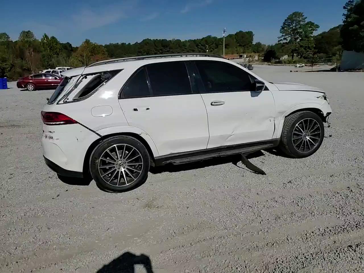 Фото: 4JGFB4JB6NA611689