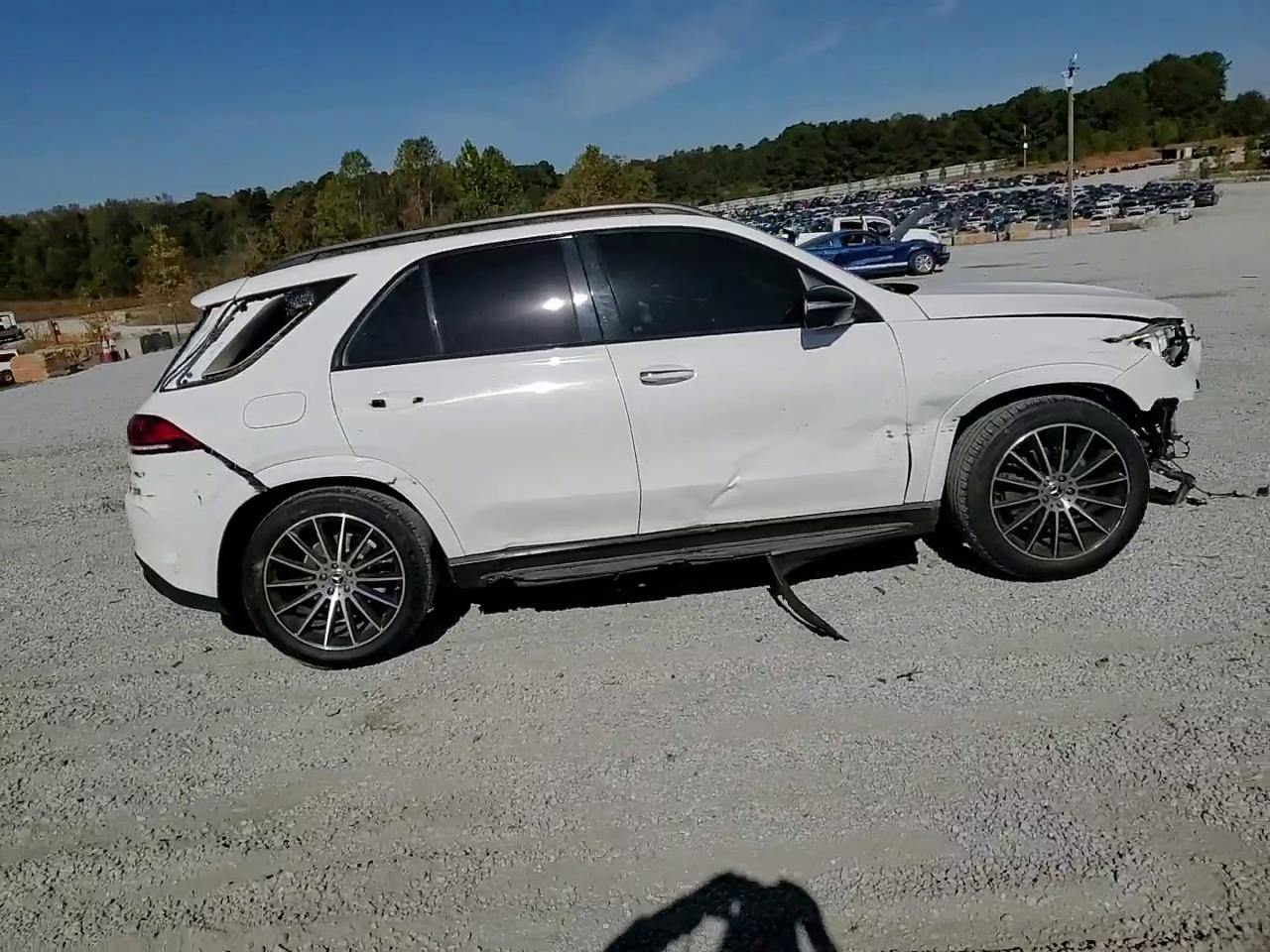 Фото: 4JGFB4JB6NA611689