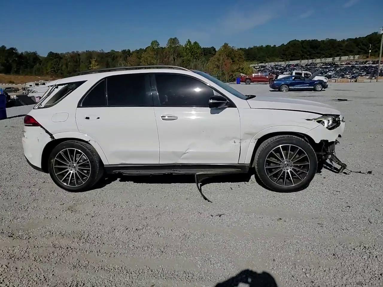 Фото: 4JGFB4JB6NA611689