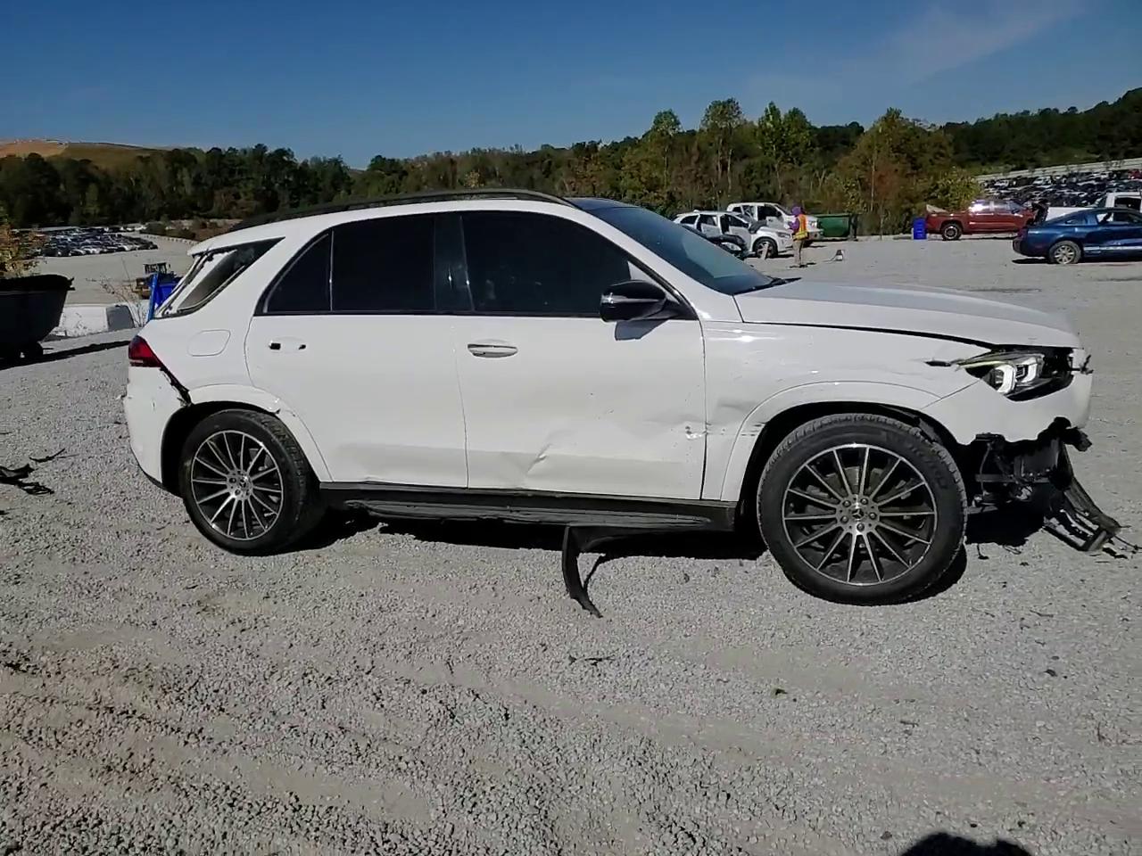 Фото: 4JGFB4JB6NA611689