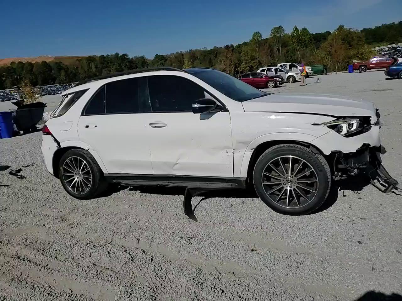 Фото: 4JGFB4JB6NA611689