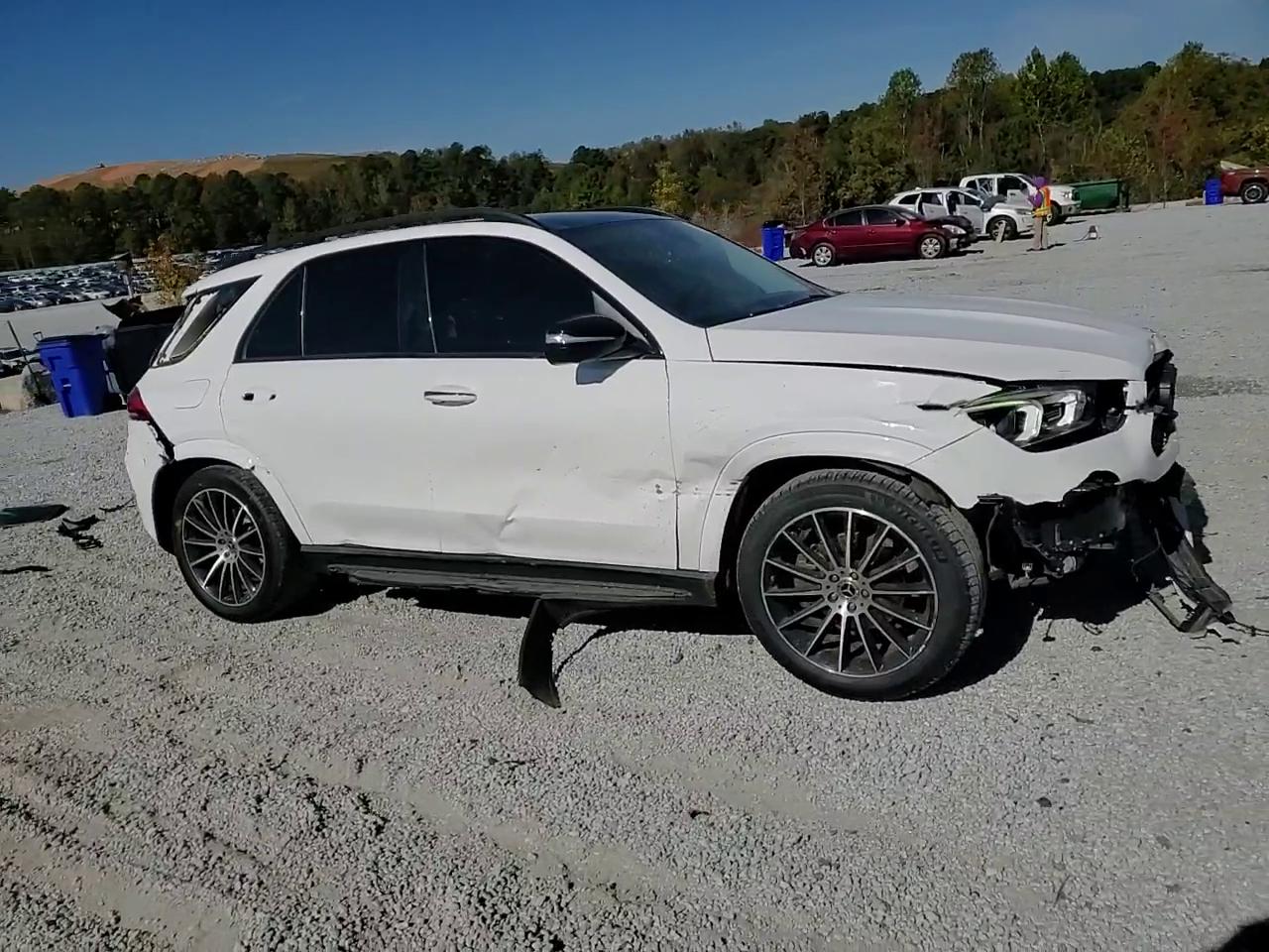 Фото: 4JGFB4JB6NA611689