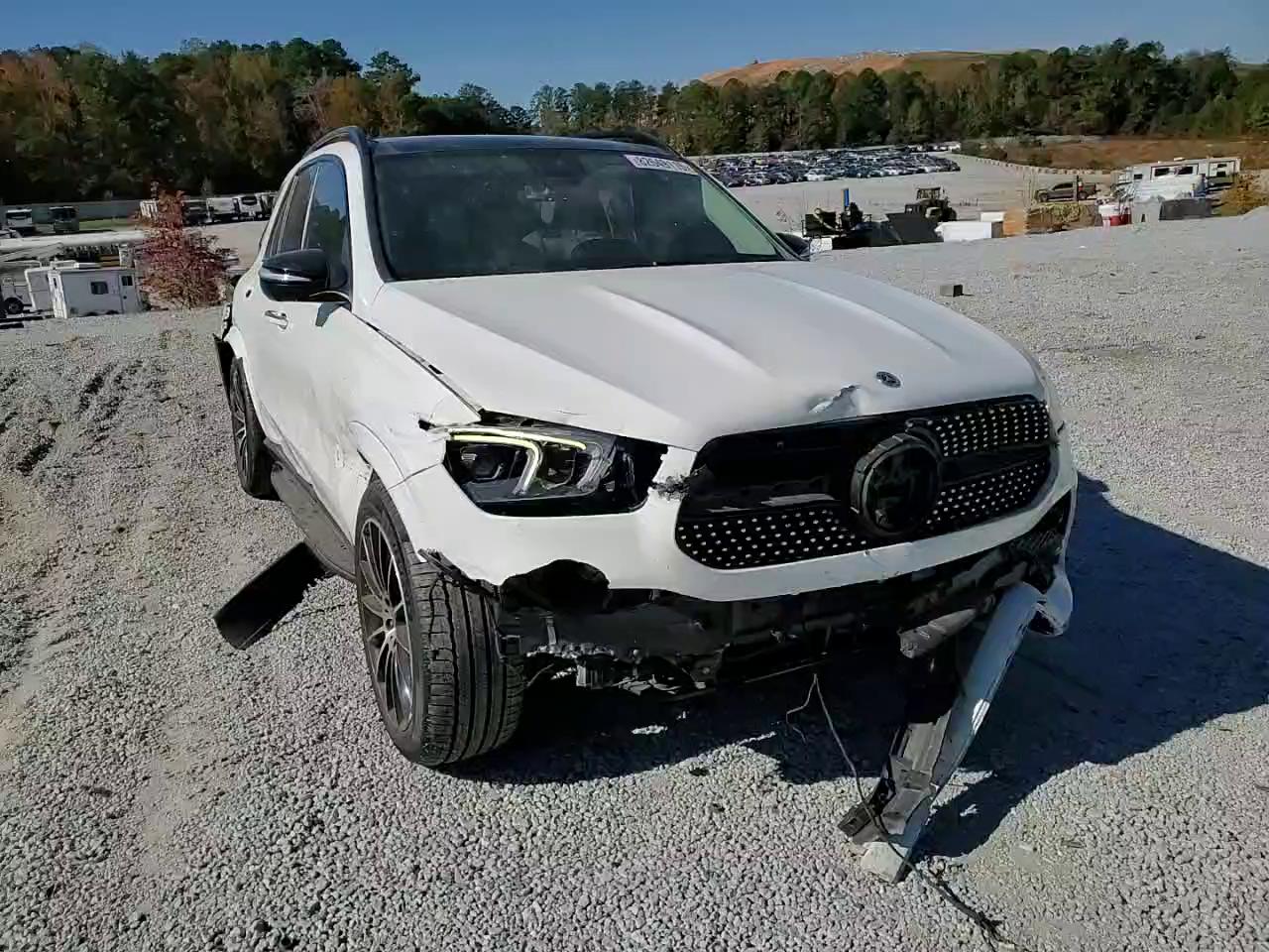 Фото: 4JGFB4JB6NA611689