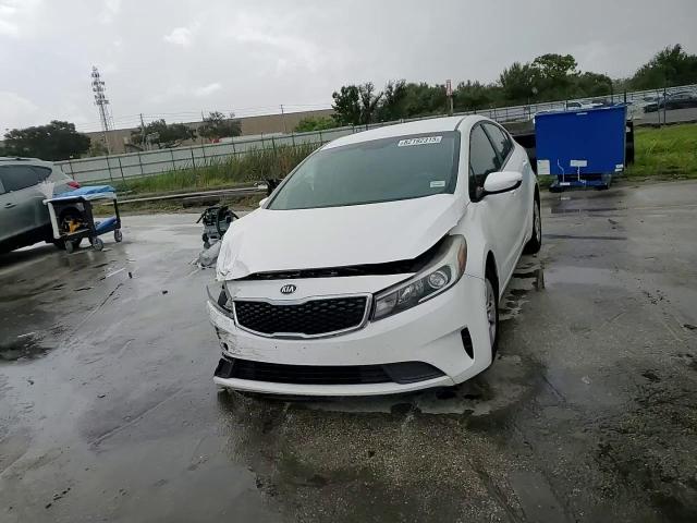 2018 Kia Forte Lx VIN: 3KPFK4A70JE243498 Lot: 82192315