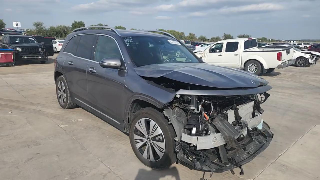 Фото: W1N9M0CB8PN070778