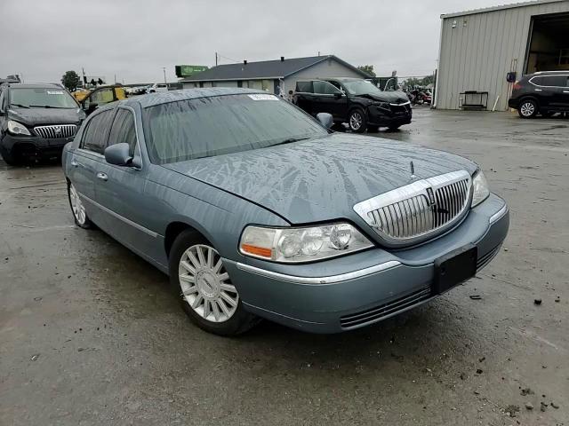 2003 Lincoln Town Car Signature VIN: 1LNHM82W73Y697448 Lot: 90116105