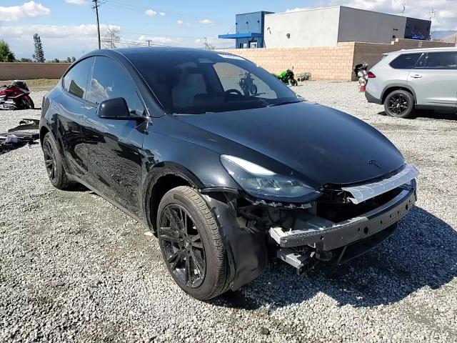 2024 Tesla Model Y VIN: 7SAYGAEE4RF982772 Lot: 85946255