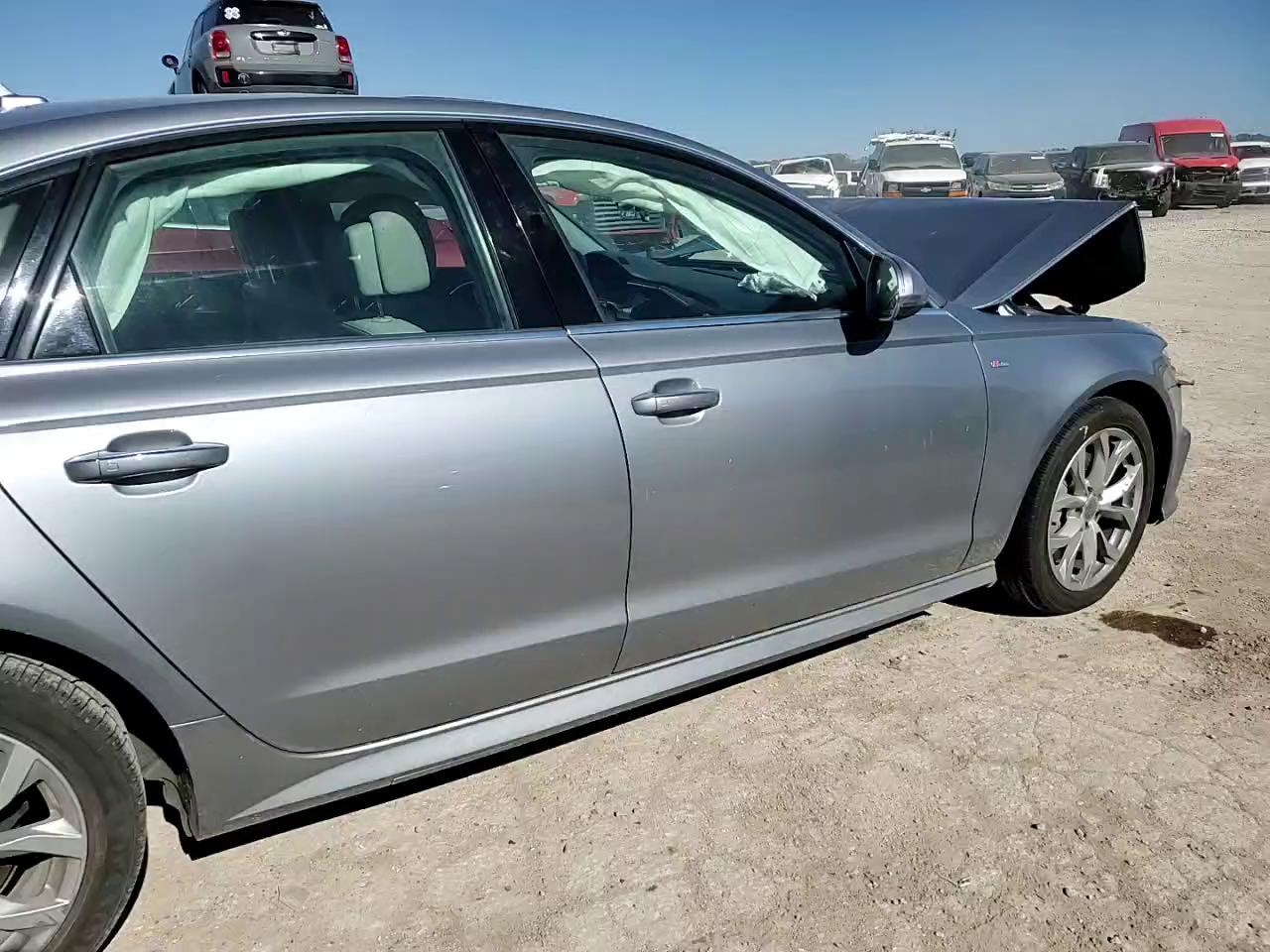 Фото: WAUD8AFC5JN036091