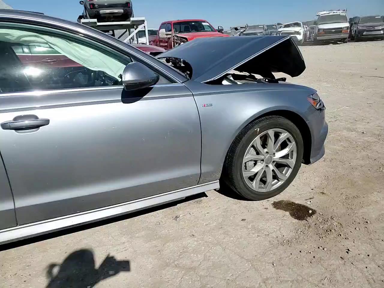 Фото: WAUD8AFC5JN036091