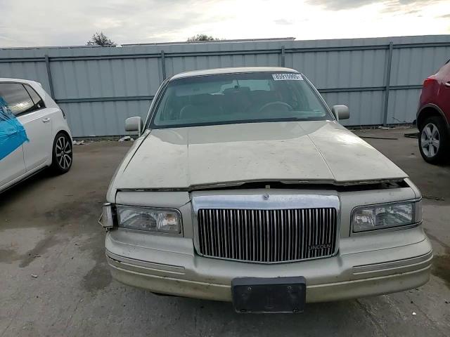1997 Lincoln Town Car Signature VIN: 1LNLM82W1VY741585 Lot: 85915905