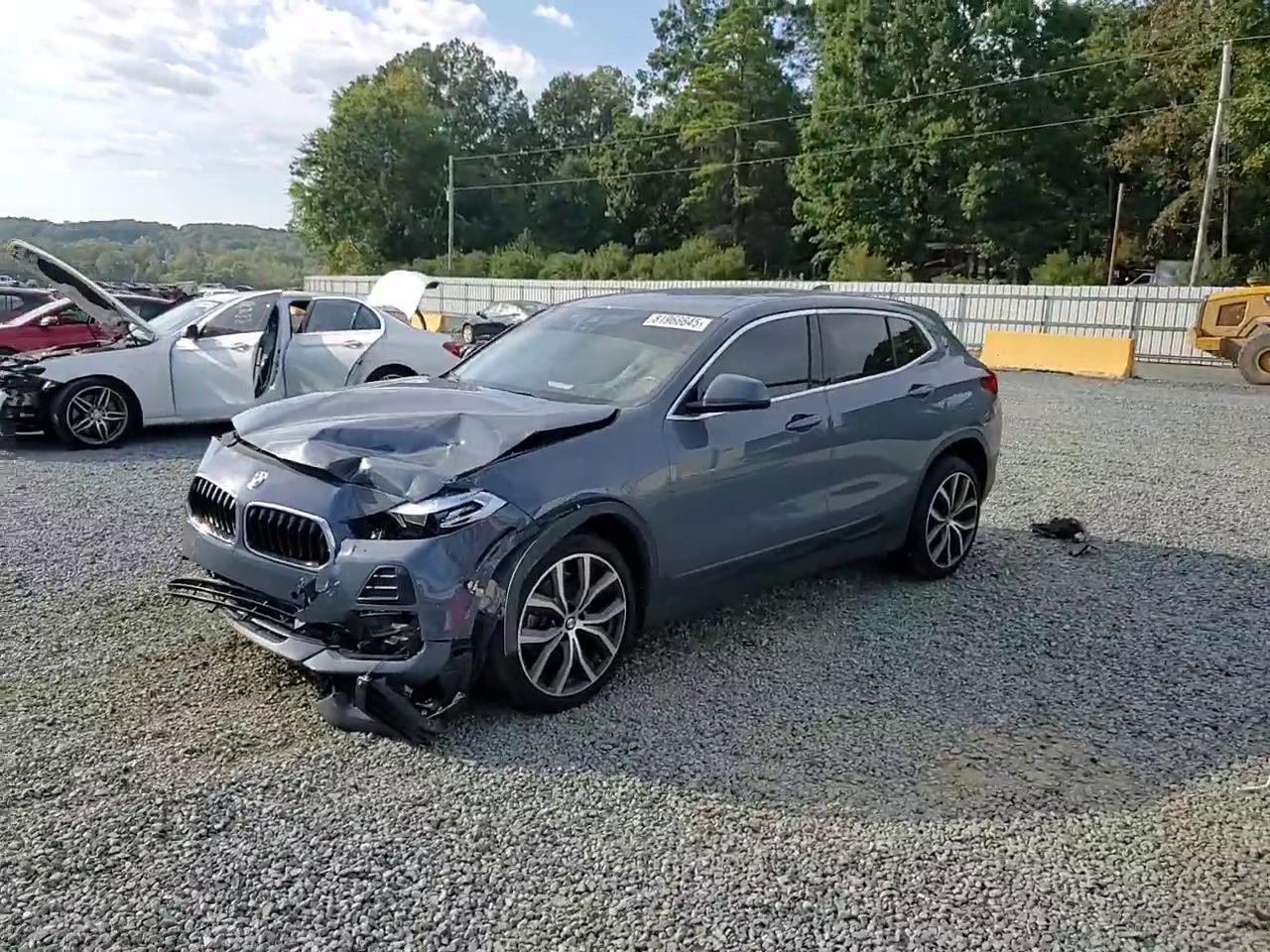 Фото: WBXYH9C04M5S09880