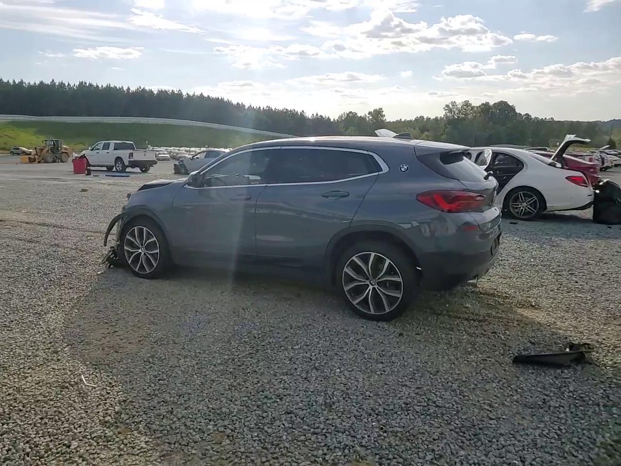 Фото: WBXYH9C04M5S09880