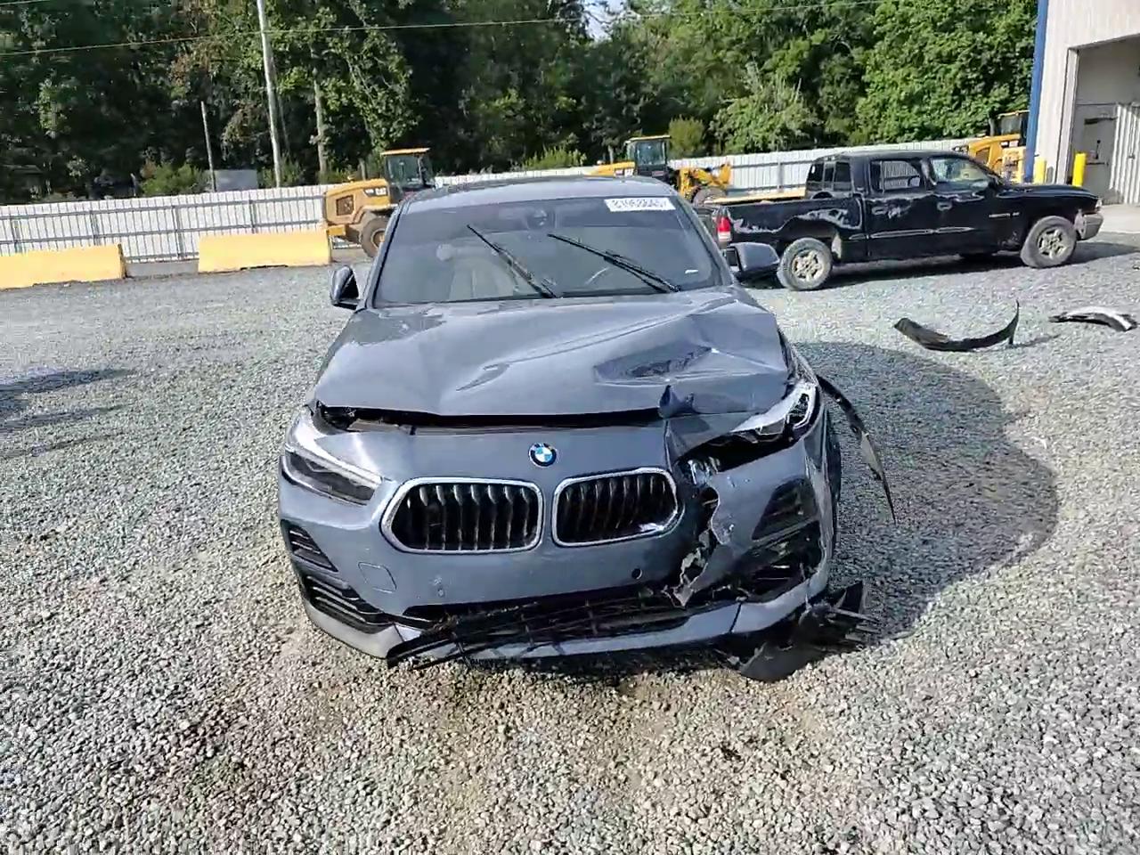 Фото: WBXYH9C04M5S09880