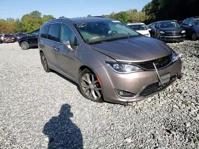 2017 Chrysler Pacifica Limited VIN: 2C4RC1GG0HR656000 Lot: 81302505