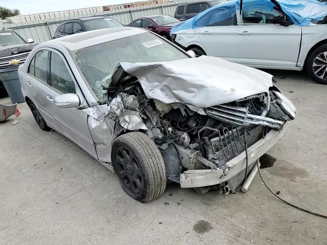 2005 Mercedes-Benz C 240 4Matic VIN: WDBRF81J15F566747 Lot: 90580955