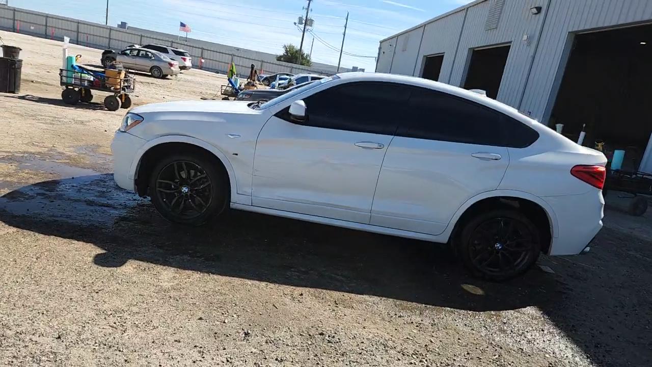 Фото: 5UXXW3C56J0T83089