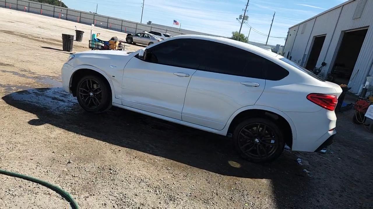 Фото: 5UXXW3C56J0T83089