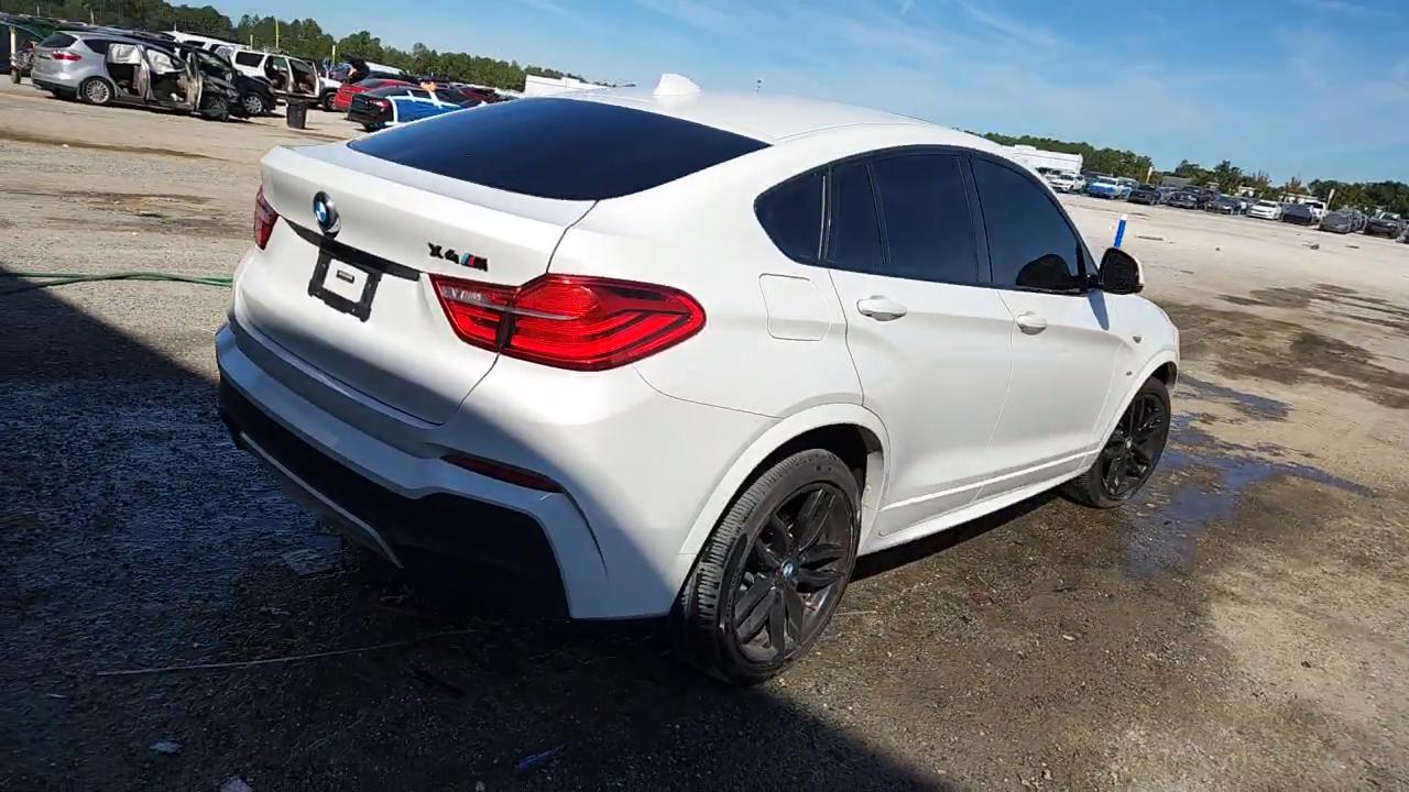 Фото: 5UXXW3C56J0T83089