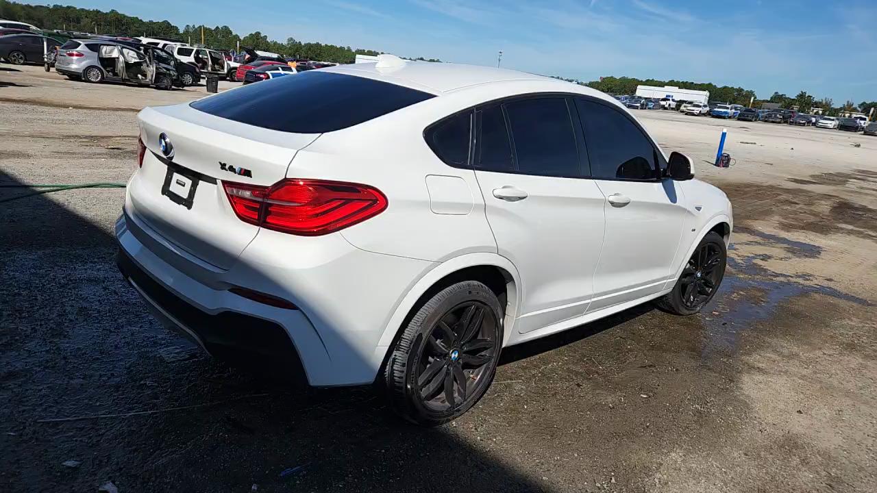 Фото: 5UXXW3C56J0T83089