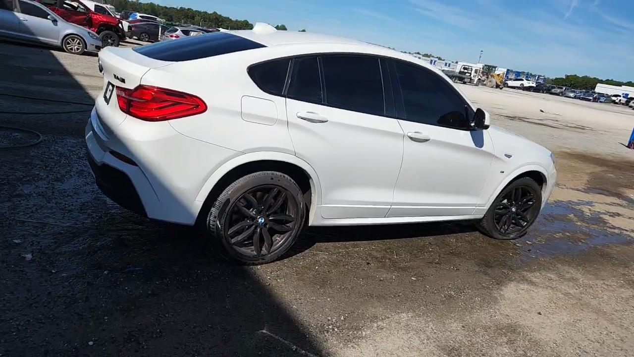 Фото: 5UXXW3C56J0T83089