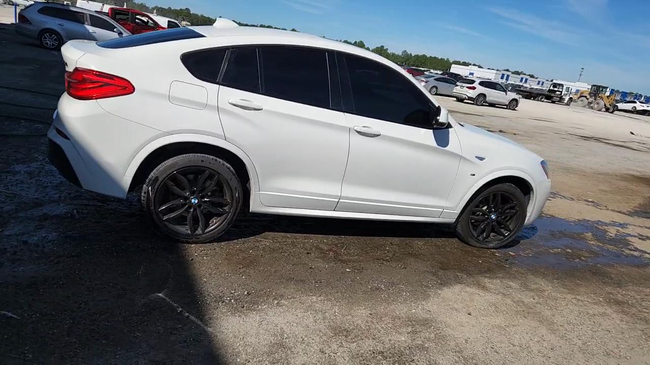 Фото: 5UXXW3C56J0T83089