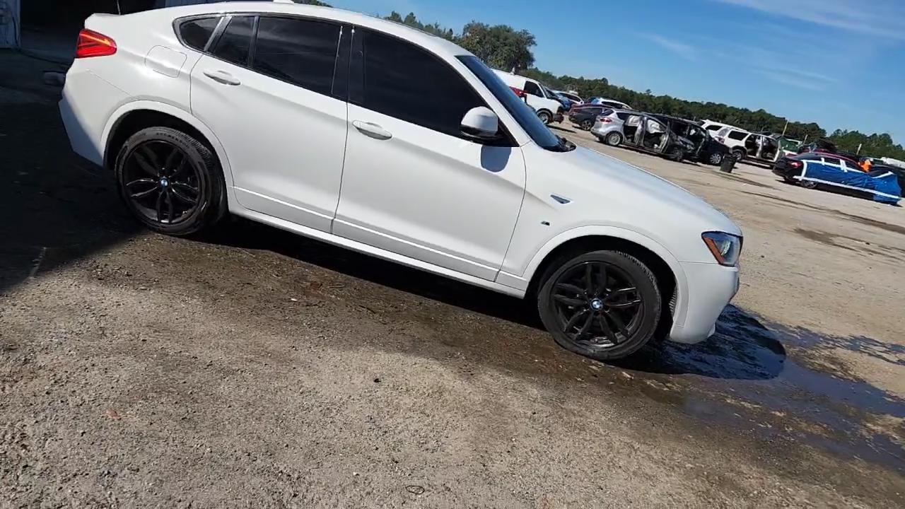 Фото: 5UXXW3C56J0T83089