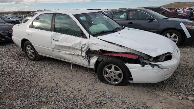 1998 Toyota Camry VIN: 4T1BG22K4WU381704 Lot: 82344075