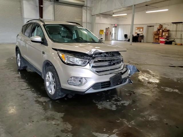 2018 Ford Escape Se VIN: 1FMCU9GD0JUA28062 Lot: 90302305
